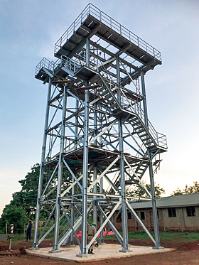 ウガンダ共和国に設置された給水塔 鉄骨